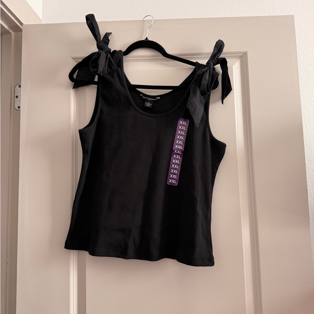 🌟 French Connection Plus-Size Bow Tank — Soft, Flirty & Oh-So Stylish! 🌟